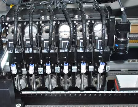 LED 라인에 자동 LED 픽 앤 플레이스 기계 L8을 장착하는 LED를 만드는 토치 SMT LED 조명